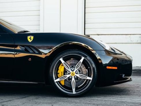 Used 2014 Ferrari California RWD image 71