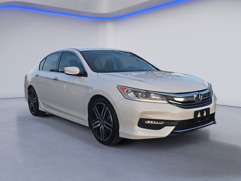 Used 2017 Honda Accord Sport image 6