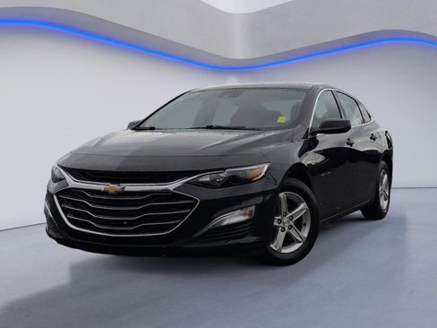 Used 2023 Chevrolet Malibu LS image 2