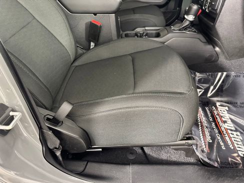 Used 2021 Jeep Wrangler Unlimited Sahara AWD/4WD image 44