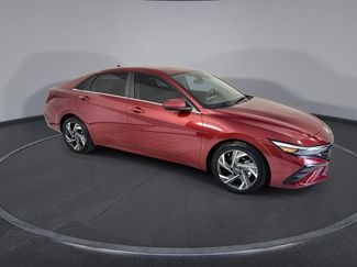 Certified 2025 Hyundai Elantra SEL FWD video 2