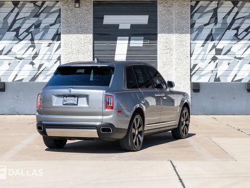 Used 2023 Rolls-Royce Cullinan w/ Cullinan Package image 15