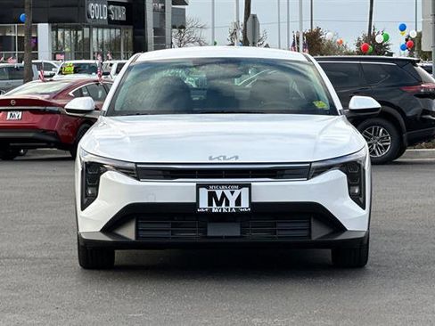 New 2025 Kia K4 LX image 9