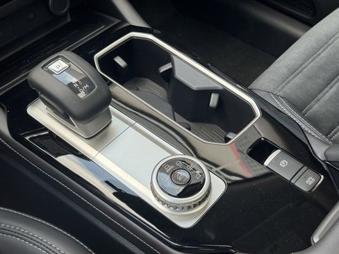 New 2025 Mitsubishi Outlander SE image 30