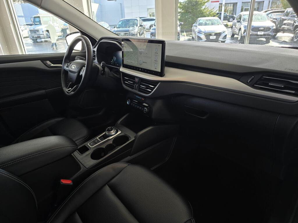 Used 2024 Ford Escape Platinum AWD/4WD image 44