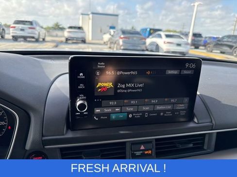 Used 2023 Honda Pilot EX-L image 4