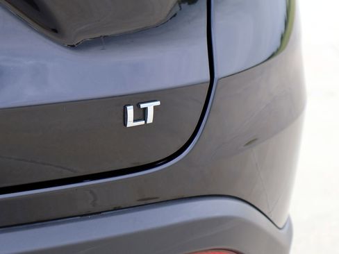 Used 2025 Chevrolet Trax LT FWD image 8