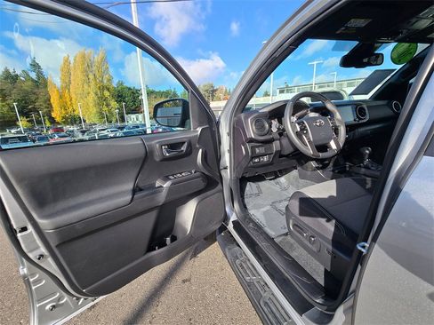 Certified 2023 Toyota Tacoma TRD Off-Road image 21