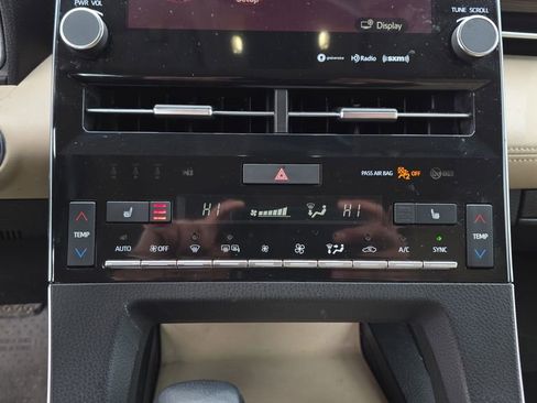 Used 2019 Toyota Avalon XLE w/ Moonroof Package image 24