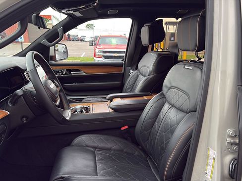 Used 2022 Jeep Grand Wagoneer Series III w/ Rear Seat Video Group 1 AWD/4WD image 6