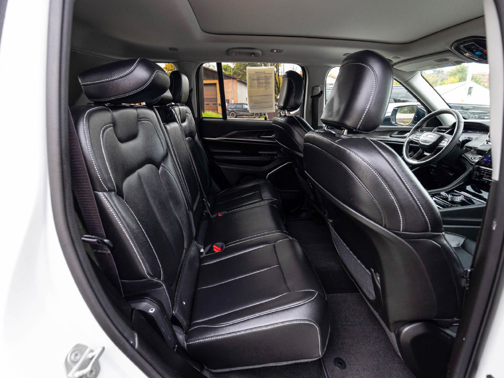 Used 2023 Jeep Grand Cherokee 4WD 4xe image 29