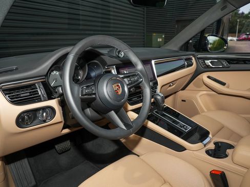 Certified 2026 Porsche Macan AWD/4WD image 4
