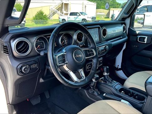 Used 2018 Jeep Wrangler Unlimited Sahara w/ Dual Top Group AWD/4WD image 18