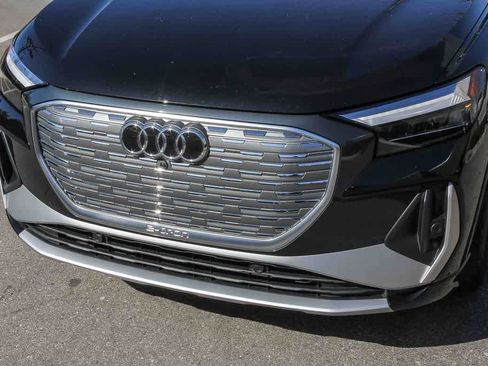 Used 2024 Audi Q4 e-tron Premium w/ Convenience Package image 8