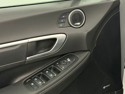 New 2025 Hyundai Sonata Limited FWD image 12