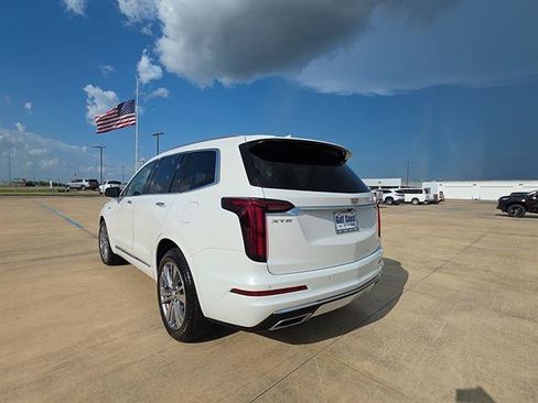 Used 2025 Cadillac XT6 Premium Luxury FWD image 6