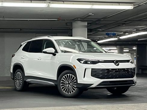 New 2026 Volkswagen Tiguan S AWD/4WD image 2