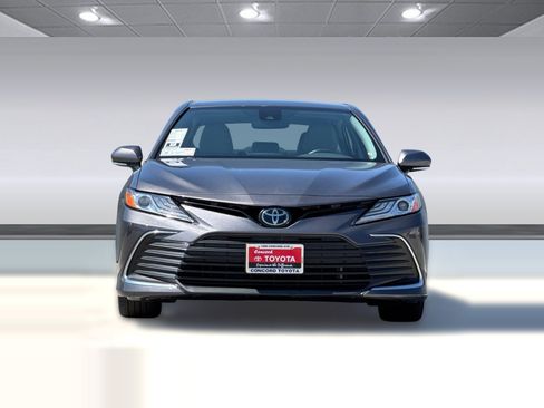 Used 2022 Toyota Camry XLE FWD image 6