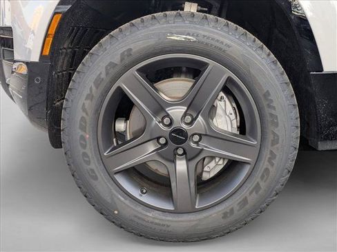 New 2026 Land Rover Defender 110 X-Dynamic SE AWD/4WD image 10