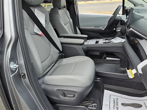 New 2026 Toyota Sienna XLE image 16