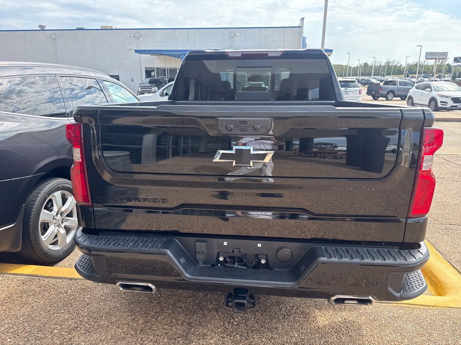 Used 2024 Chevrolet Silverado 1500 LT Trail Boss w/ LT Trail Boss Premium Package AWD/4WD image 13