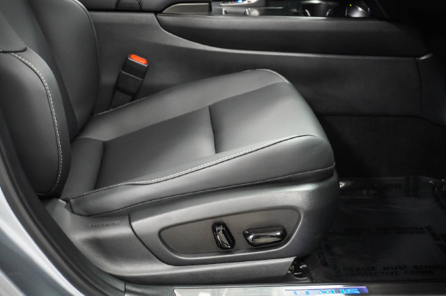 Certified 2025 Lexus UX 300h FWD w/ Accessory Package (Z2) image 23