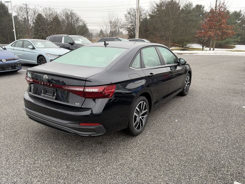 Certified 2025 Volkswagen Jetta SE image 4