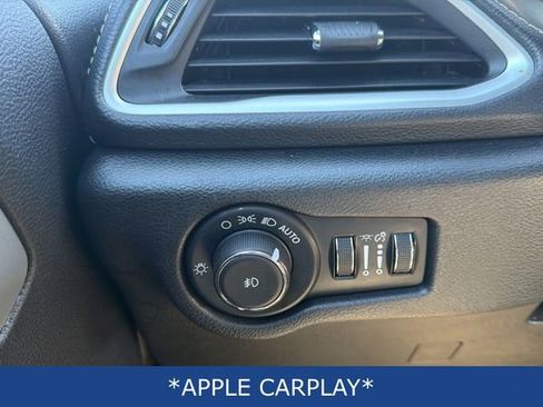 Used 2024 Chrysler Pacifica Select image 14