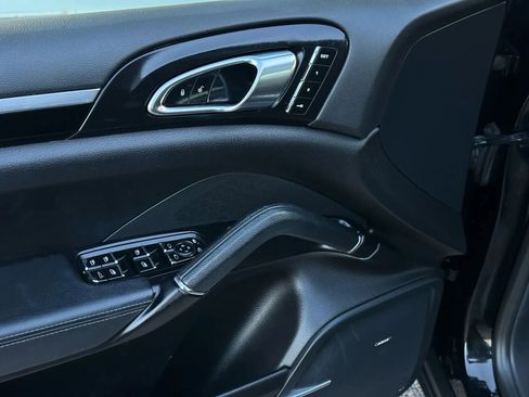 Used 2017 Porsche Cayenne Platinum Edition image 12