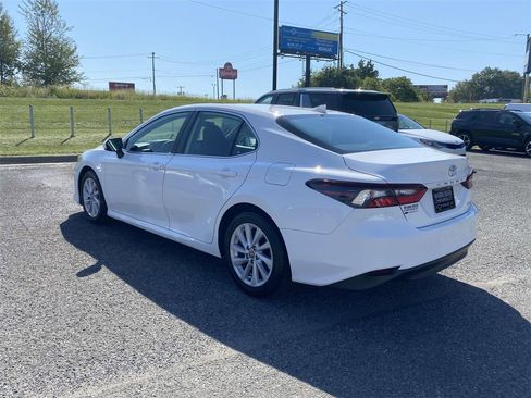Used 2023 Toyota Camry LE image 5