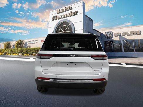 New 2026 Jeep Grand Cherokee Laredo X AWD/4WD image 6