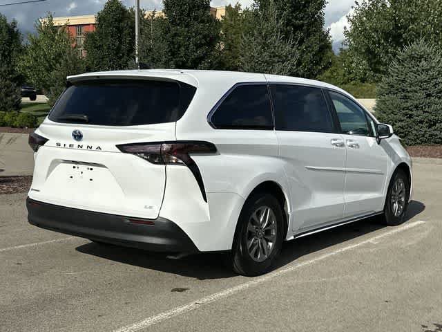 Used 2025 Toyota Sienna LE AWD/4WD image 34