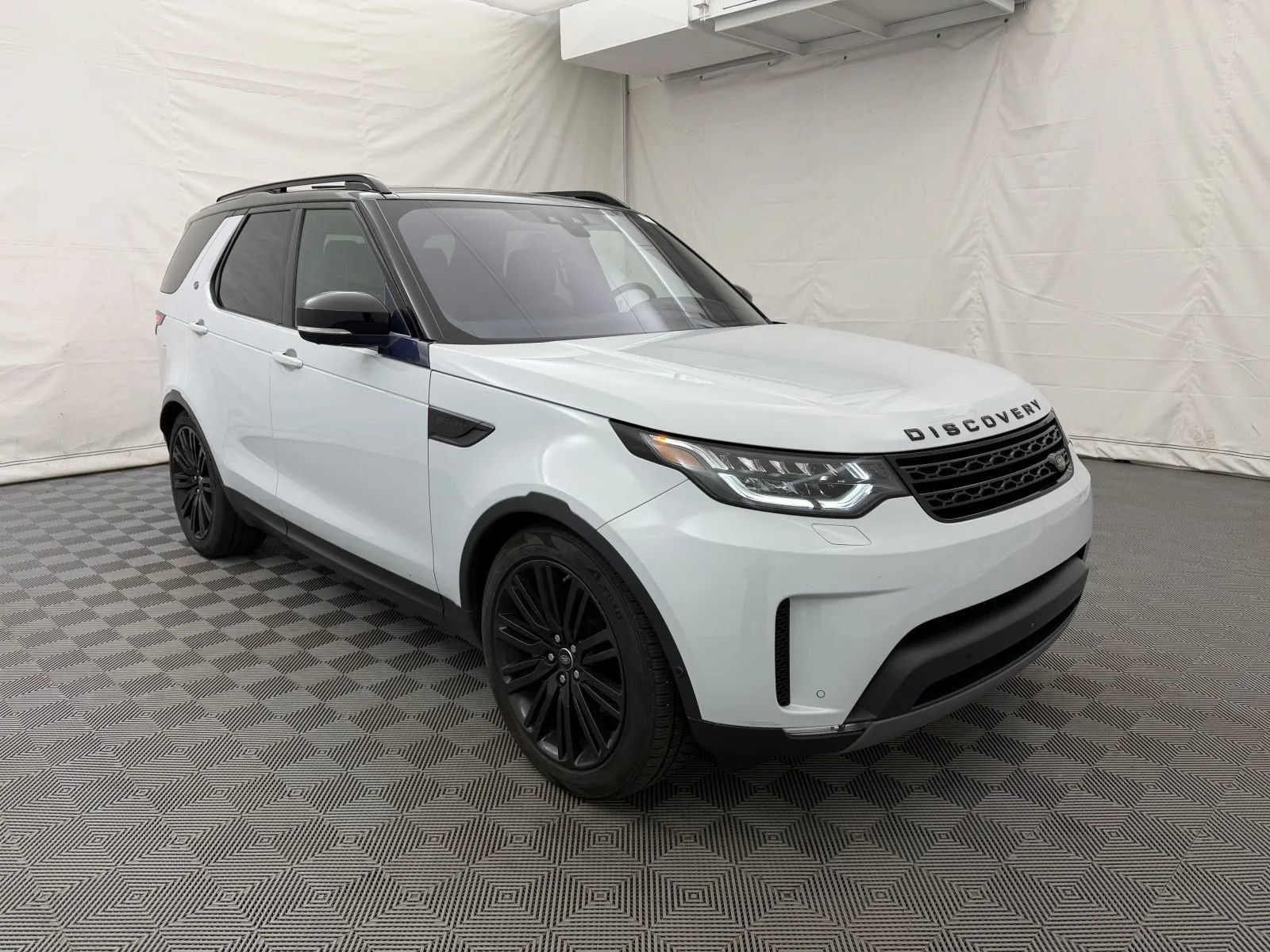 Used 2019 Land Rover Discovery HSE Luxury AWD/4WD image 4