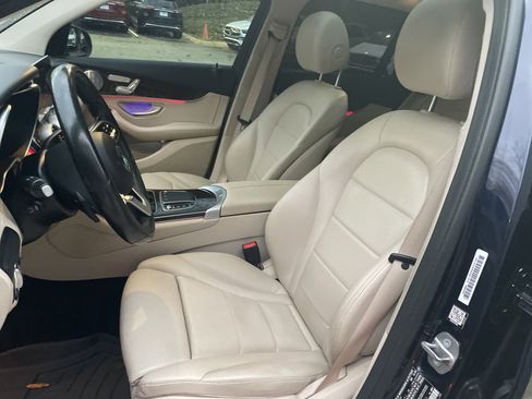 Used 2021 Mercedes-Benz GLC 300 4MATIC image 22