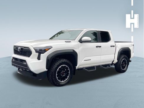 Used 2025 Toyota Tacoma TRD Off-Road AWD/4WD image 3
