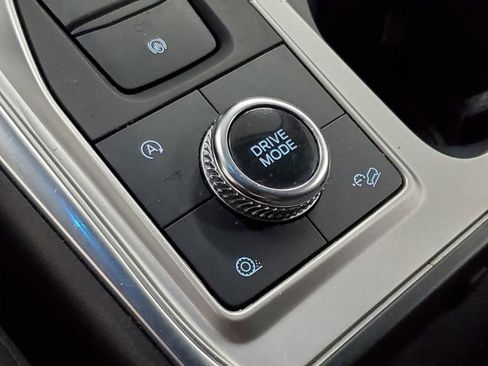 Used 2020 Ford Explorer XLT w/ Equipment Group 202A image 18