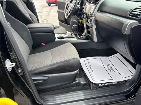 Used 2020 Toyota 4Runner SR5 AWD/4WD image 20