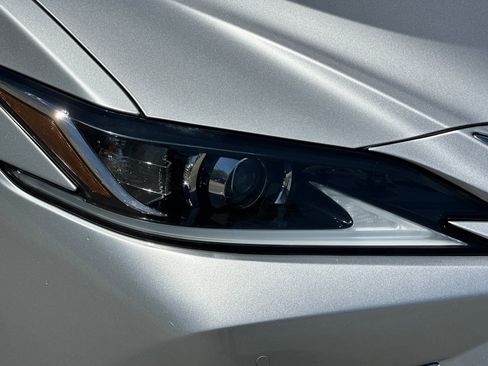 Used 2019 Lexus ES 300h w/ Accessory Package 2 FWD image 11