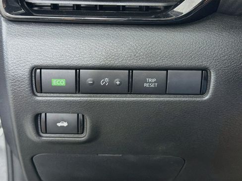 Used 2025 Nissan Sentra SV FWD image 17