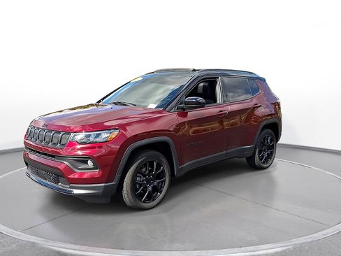 Used 2022 Jeep Compass Latitude w/ Sun and Sound Group AWD/4WD image 4