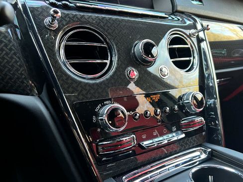 Used 2022 Rolls-Royce Cullinan Black Badge image 90