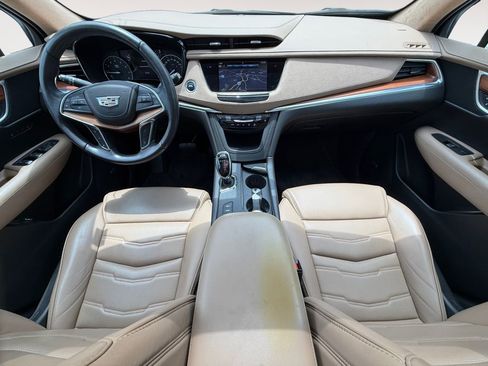 Used 2018 Cadillac XT5 Platinum AWD/4WD image 12