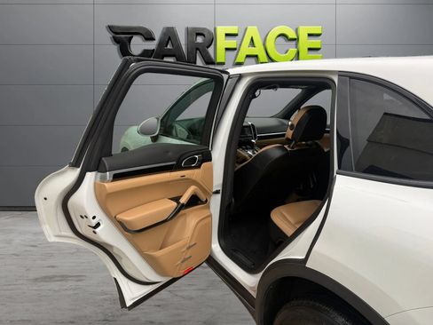 Used 2016 Porsche Cayenne AWD/4WD image 18