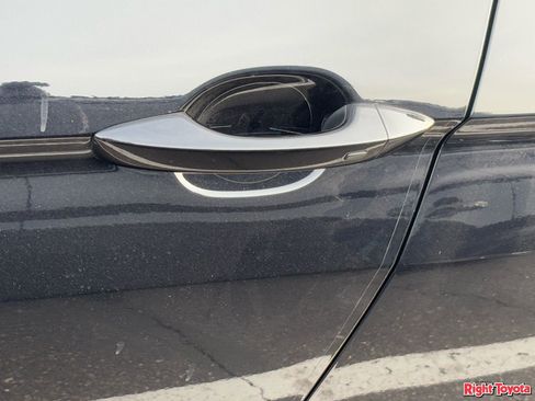 Used 2022 Volkswagen Tiguan SE R-Line image 10