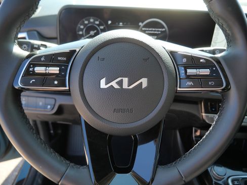 Used 2024 Kia Seltos EX AWD/4WD image 25