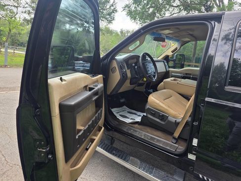 Used 2013 Ford F250 XLT w/ Chrome Pkg AWD/4WD image 9