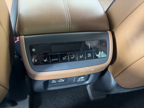 Used 2022 Nissan Pathfinder Platinum w/ Cargo Package AWD/4WD image 16