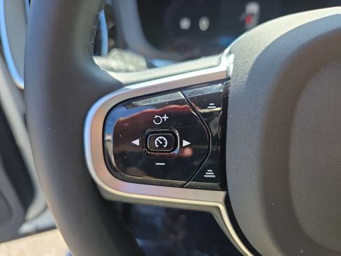 Used 2025 Volvo XC60 B5 Plus AWD/4WD image 27