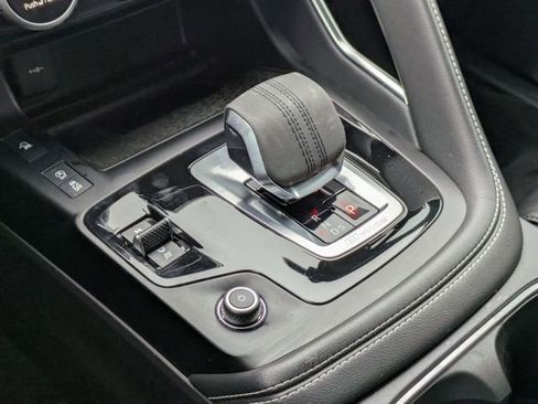 Certified 2024 Jaguar E-PACE R-Dynamic SE image 9
