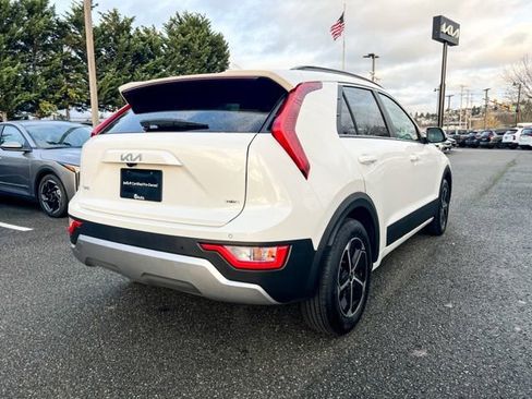 Certified 2024 Kia Niro EX image 6